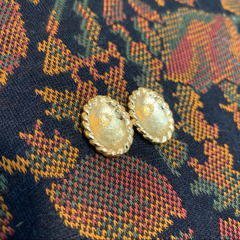 Stud Earrings - Picture 4 of 5